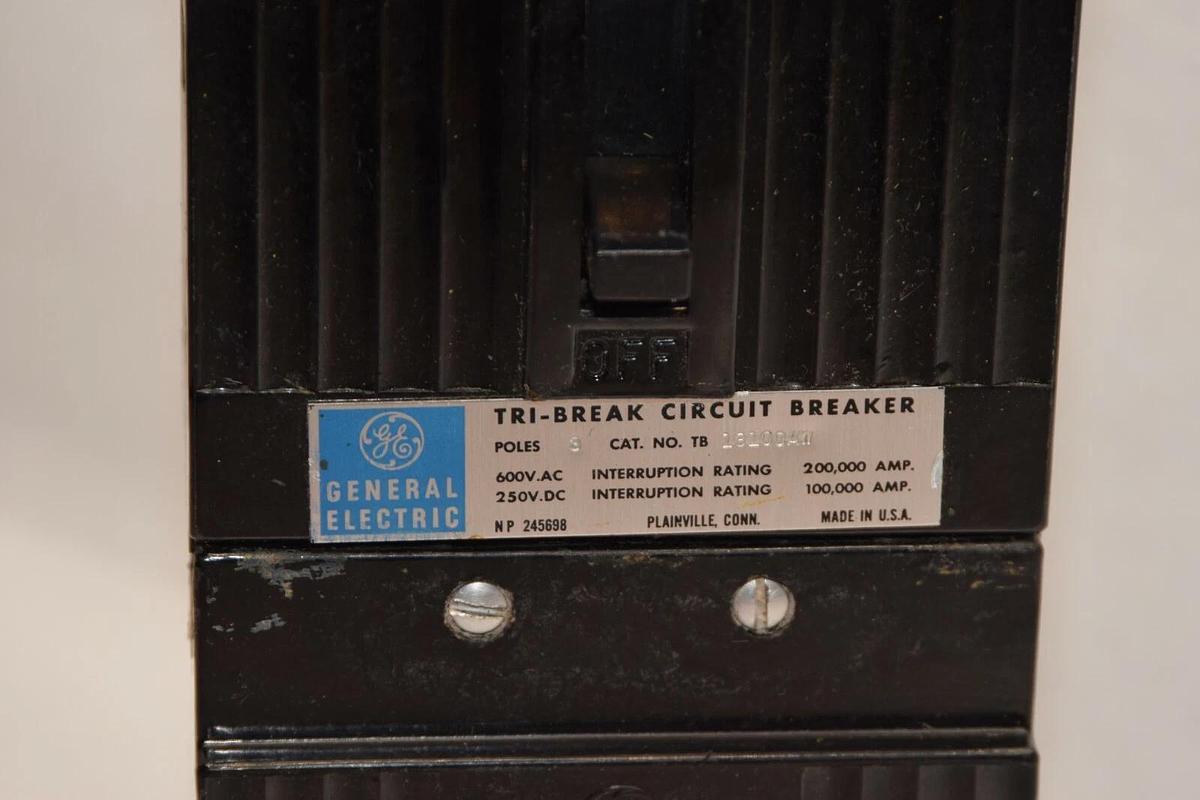 Used GE GENERAL ELECTRIC TB13100AW 100A 100 Amp 100A 600Vac 3P Circuit Breaker