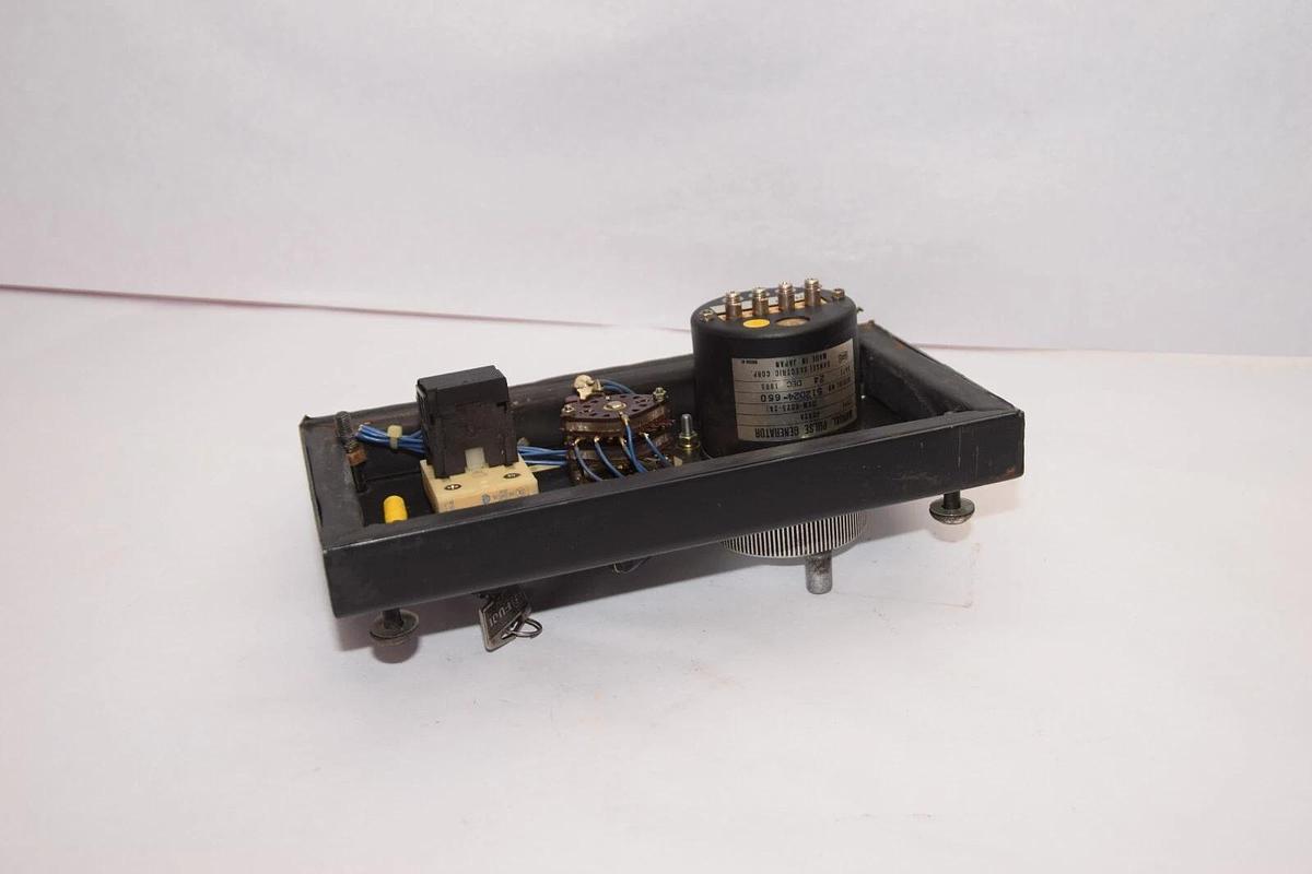 Used MITSUBISHI / SANSEI BNIIOB588 , HD52A Pulse Generator Operator Control