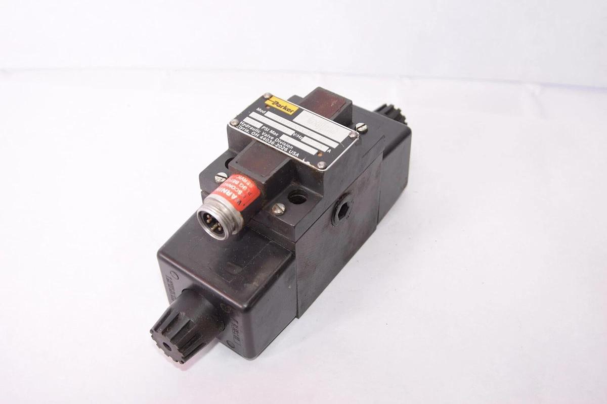 PARKER D3W4CNYC56 -14 110/120v 5000psi Directional Control Valve (NEW)
