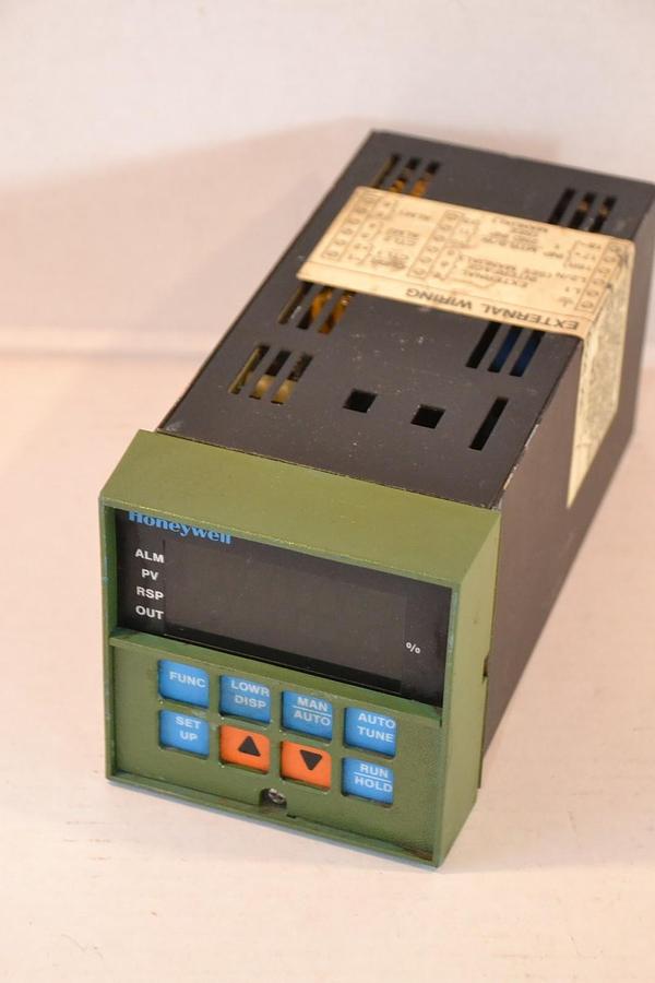 Used Honeywell Temperature Controller YDC3002-0-22A-1-00-0111 51-51-25-07 51-51-99-25