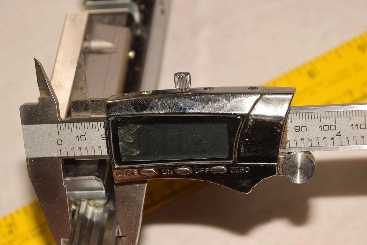 (New) THK Linear glide rail 11" bearing THK Rail UHC01525-A