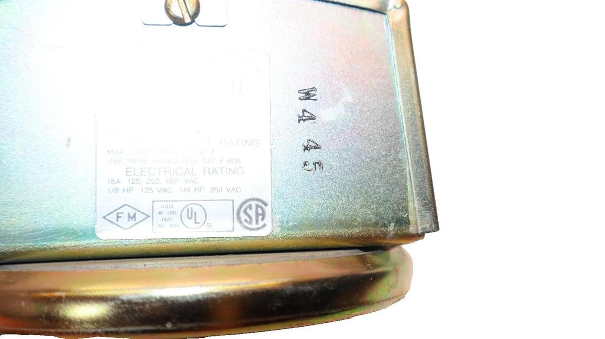 Dwyer Instruments Pressure Switch 1823 10psi 180°F (New)