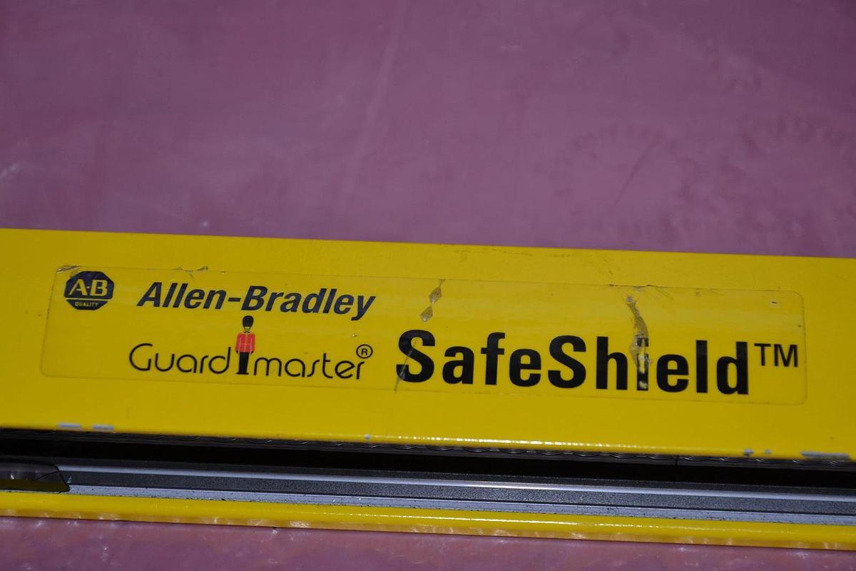 Used Allen Bradley Safety Light Curtain Sensor TA40314DACD A 442L 24V 24 V 40 BEAMS