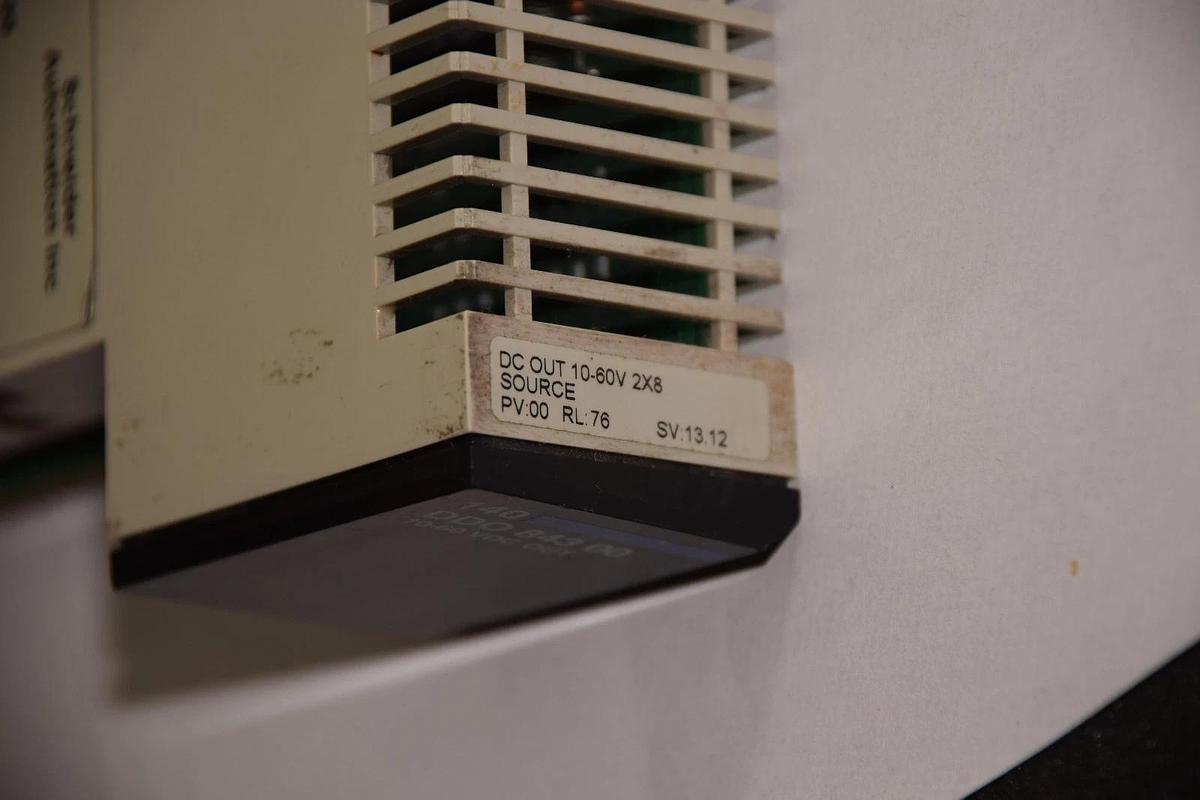 Used Modicon Schneider 140DDO84300 DC Output 140-DDO-843-00
