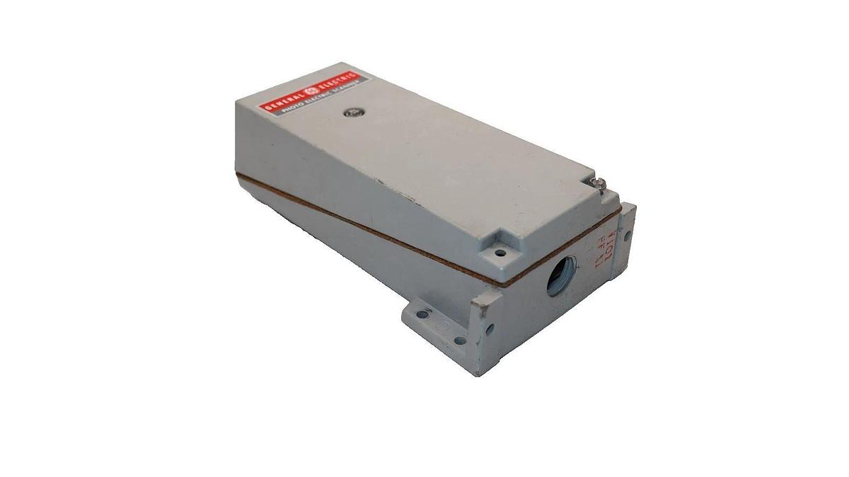 Used GE General Electric GEJ-2709 Reflex Photo Electric Scanner
