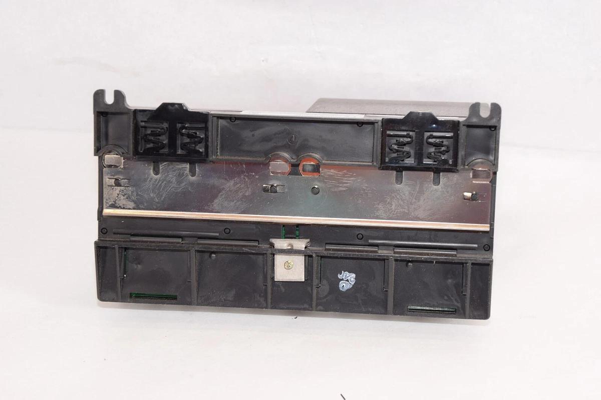 Used GE FANUC IC670CHS002E 24Vdc  I/O Base 2 Tier Box Terminal IC670MDL730J