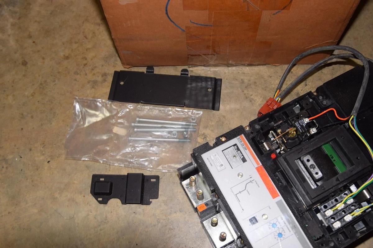 MERLIN GERIN 12-716072-61 800A Amp 3P Compact NS Circuit Breaker (NEW)