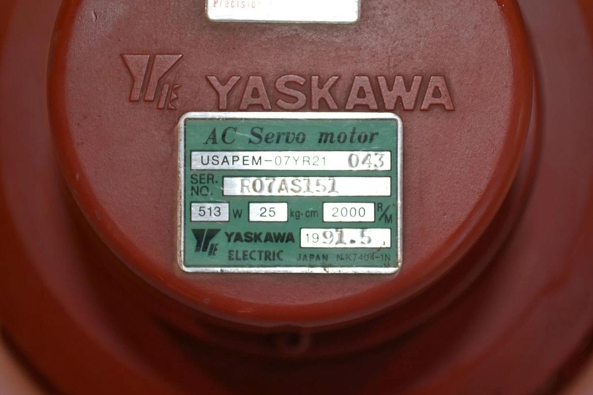 Used Yaskawa AC Servo Motor USAPEM-07YR21 043 513W 25kg.cm 2000r/m USAPEM-07YR21043
