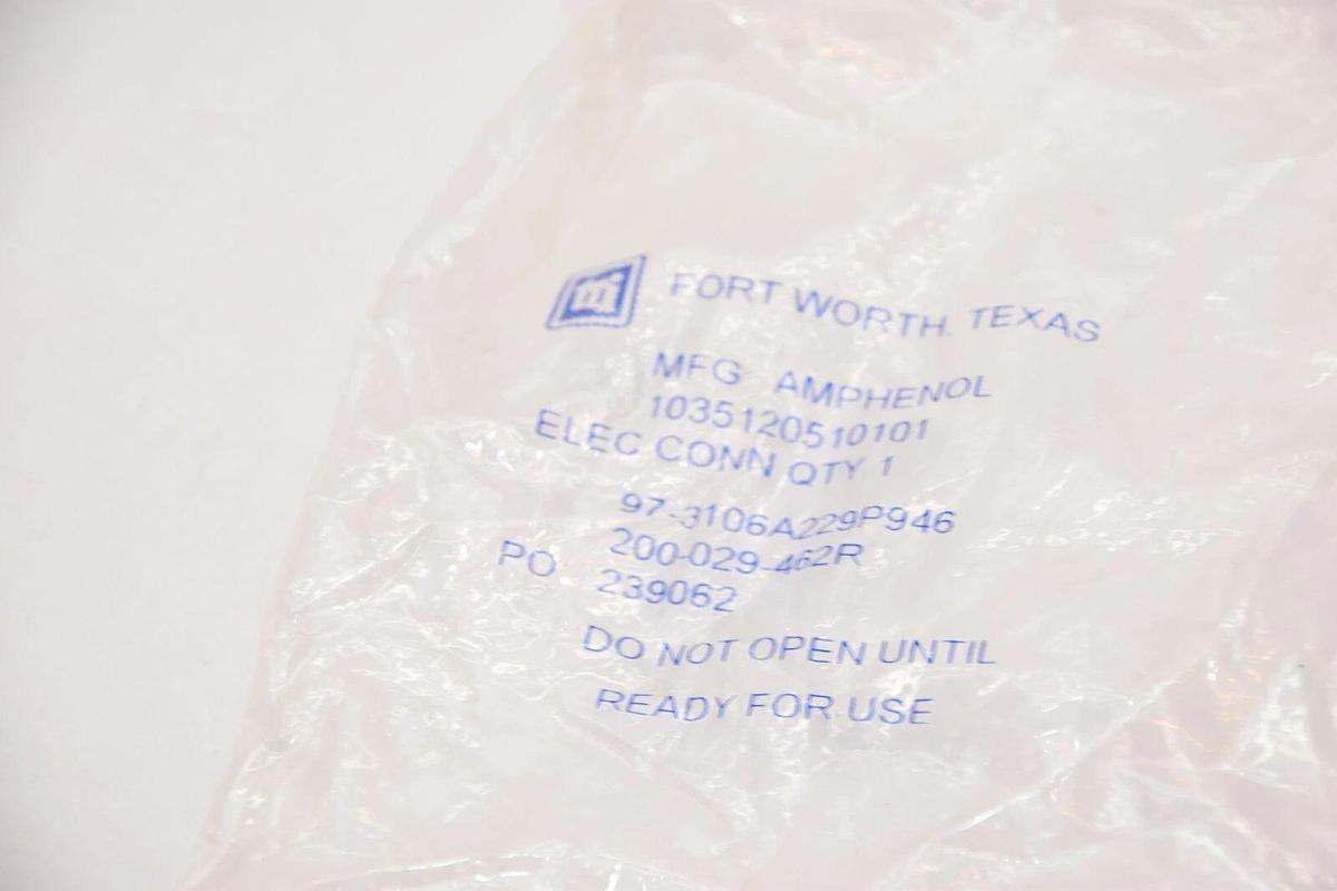 (NEW) AMPHENOL 97-3106A229P46 , 973106A229P46 3-Pin Straight Circular Connector