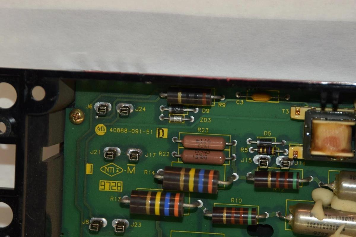 Used ALLEN BRADLEY 40888-091-51 D DRIVE BOARD WITH COVER