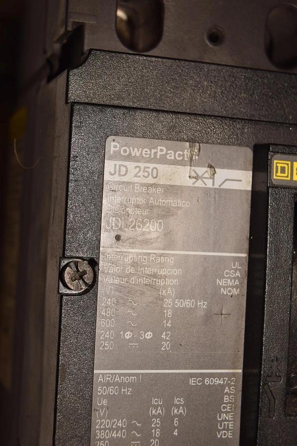 Used Square D Circuit Breaker 200A JDL26200 200 Amp JD 250 3P