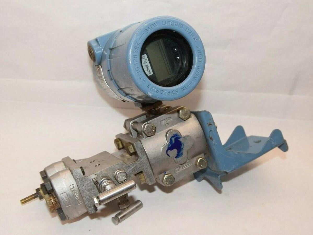 Used ROSEMOUNT 1151DP3S22B1M7 Pressure Transmitter W/ 01151-0150-0002 Manifold
