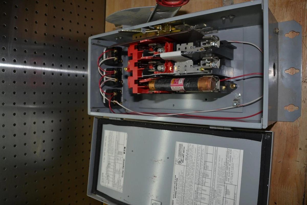 Used Cutler-Hammer DH362FDK 60 Amp Heavy Duty Safety Switch Enclosure Disconnect