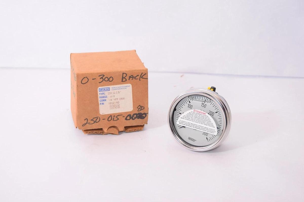 (NEW) WIKA 9832160 233.54 2.5" 300psi 1/4" Npt 0-300psi Pressure Gauge