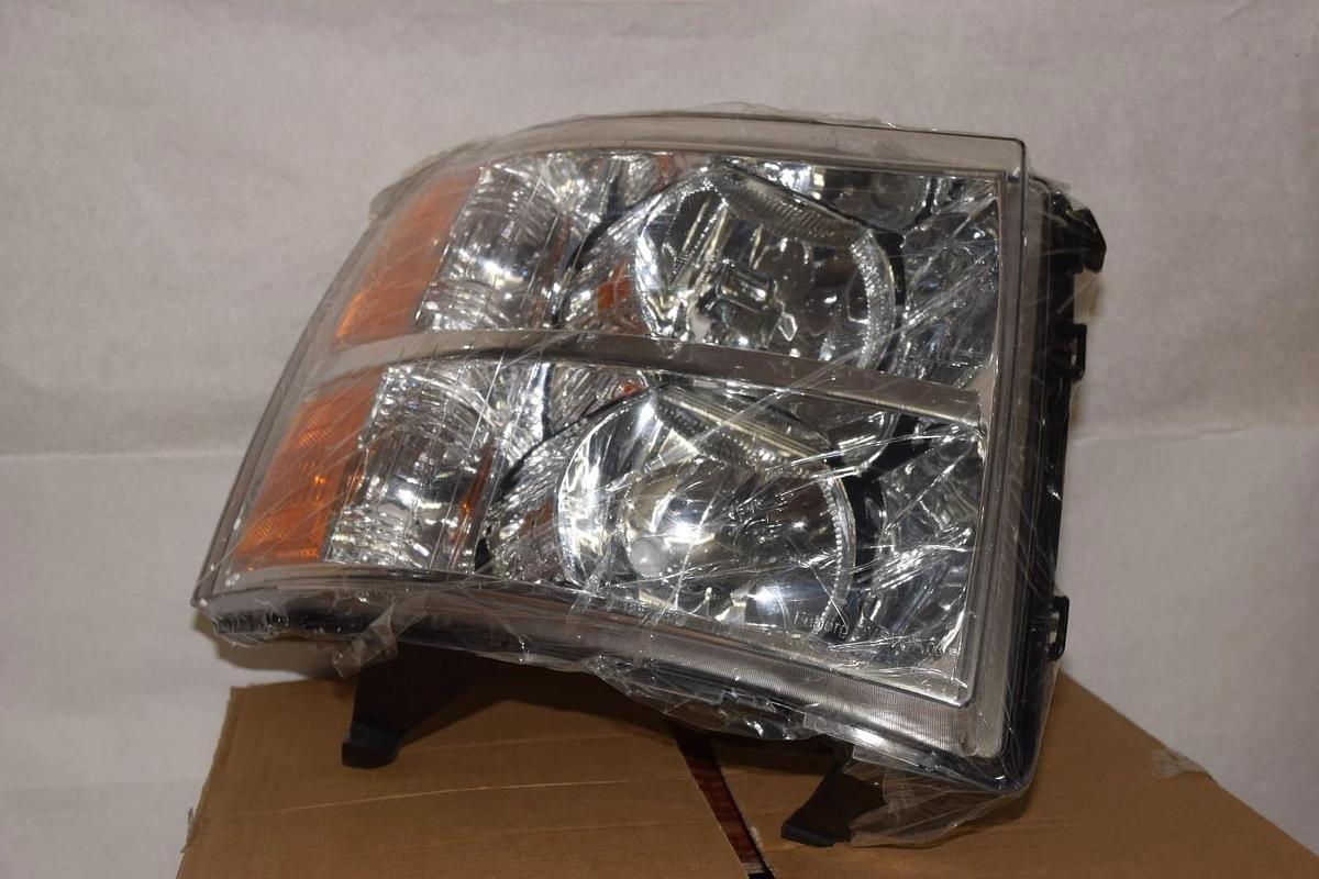 (NEW) FEBERG 2013 Chevrolet Silverado 1500 Driver & Passenger Side Headlight
