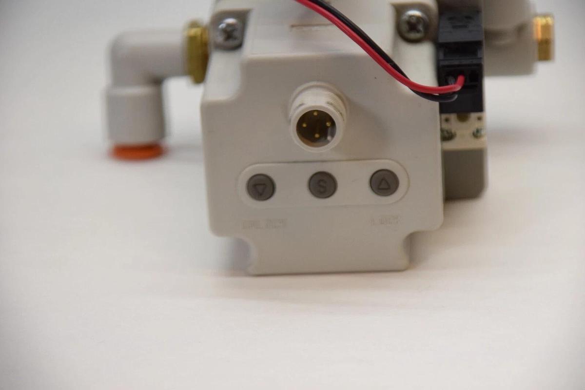 Used SMC ITV2030-31N2N4-X107 0-10Vdc / 0.7-70psi 24V Electro Pneumatic Regulator