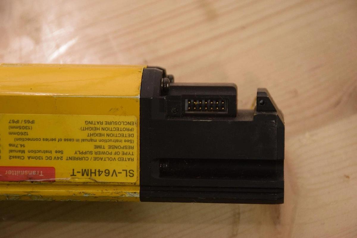Used KEYENCE SL-V64HM-T 24V 130mA CLASS 2 TRANSMITTER SAFETY LIGHT CURTAIN