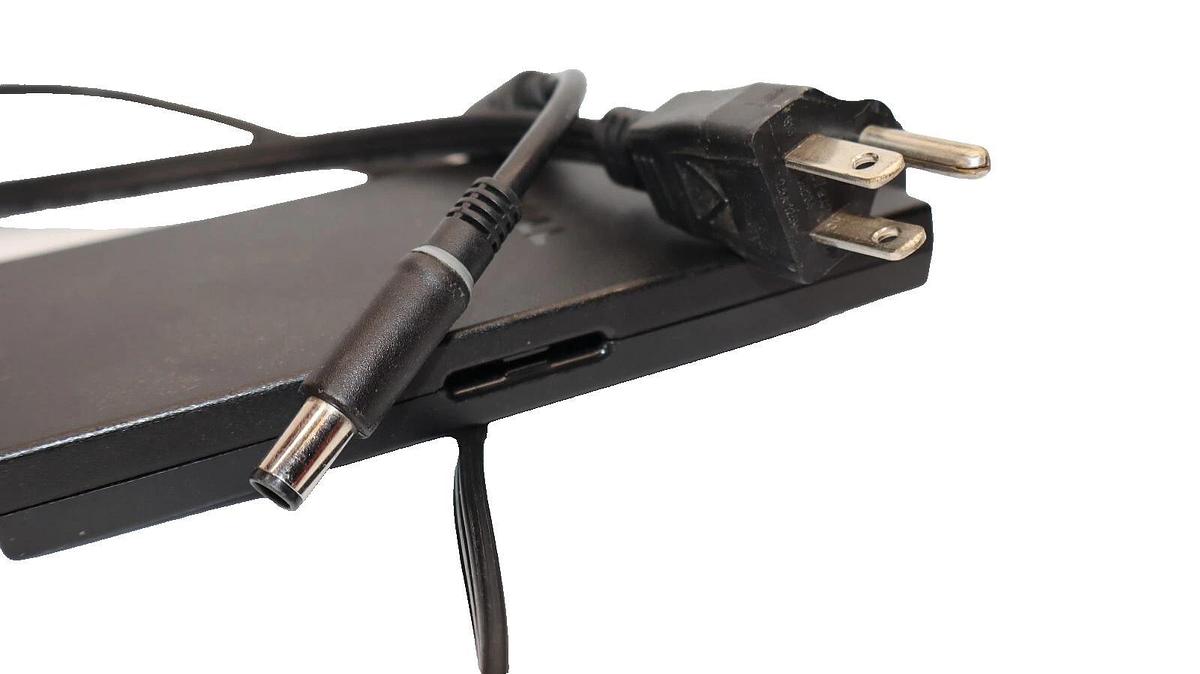 Used DELL LA90PE1-01 100-240V 1.5A , 90W AC Adapter