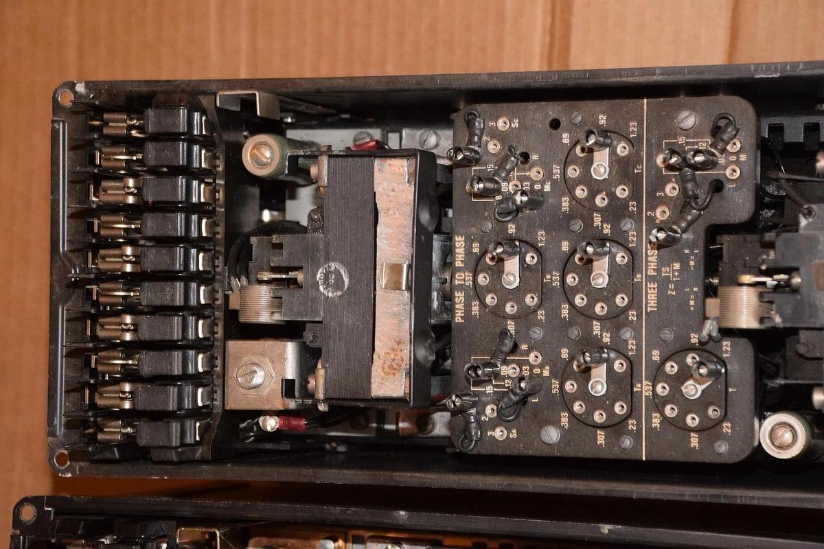 Used (Lot of 2) WESTINGHOUSE KD-10 Distance Relay 719B195A16 120V .18-3.7 Ohms