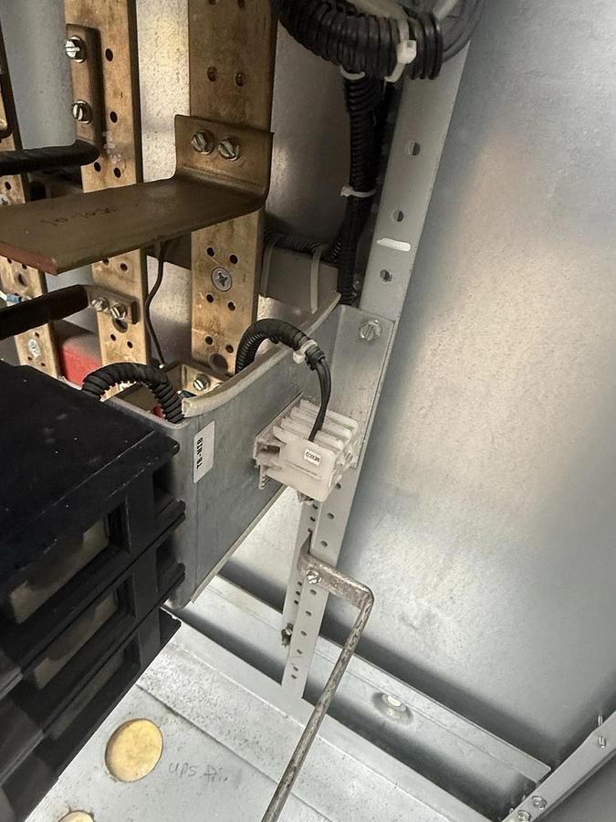 Used Siemens P4E75ML400ETS P4 Panelboard 400A 480/277V 3PH 400 Amp 3 Breaker Mbpass