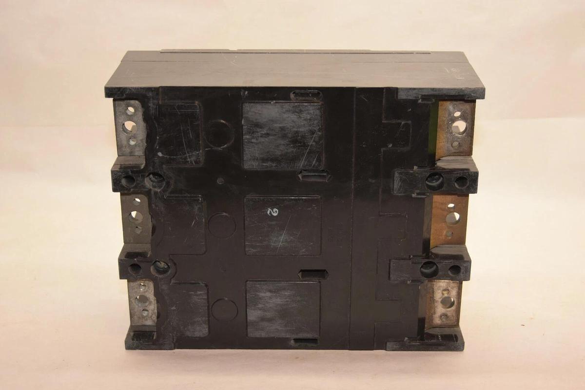 Used GE General Electric 400Amp FRAME 3 POLE Mine Duty Circuit Breaker TJ34FMD 400 A