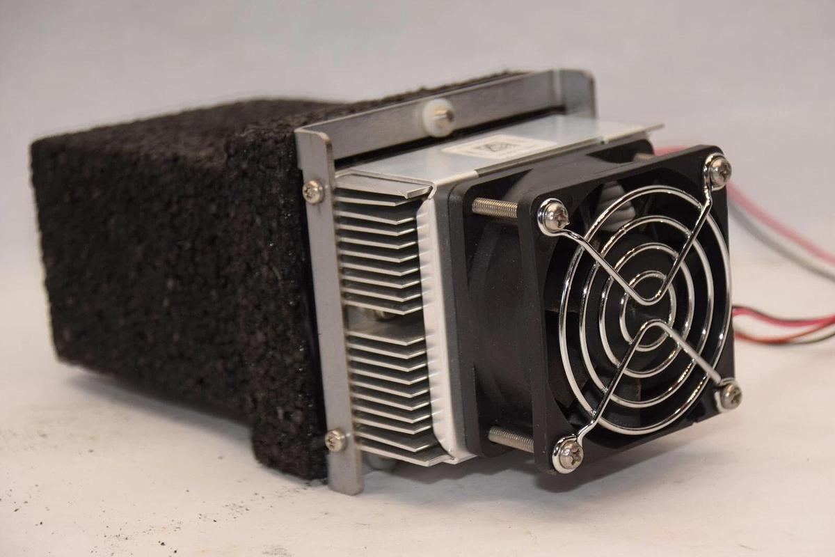 Used LAIRD TECHNOLOGIES 157001151-001 24Vdc Thermo Unit