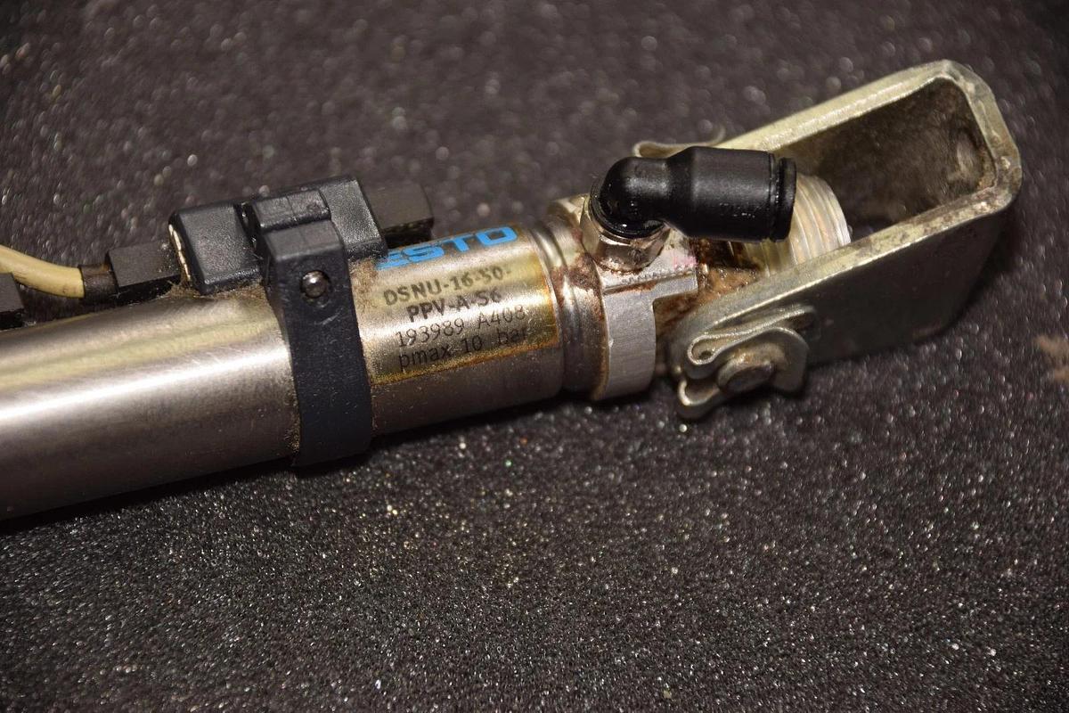 Used FESTO DSNU-15-50-PPV-A-S6 DSNU1550PPVAS6 193989 A408 10 BAR PNEUMATIC CYLINDER