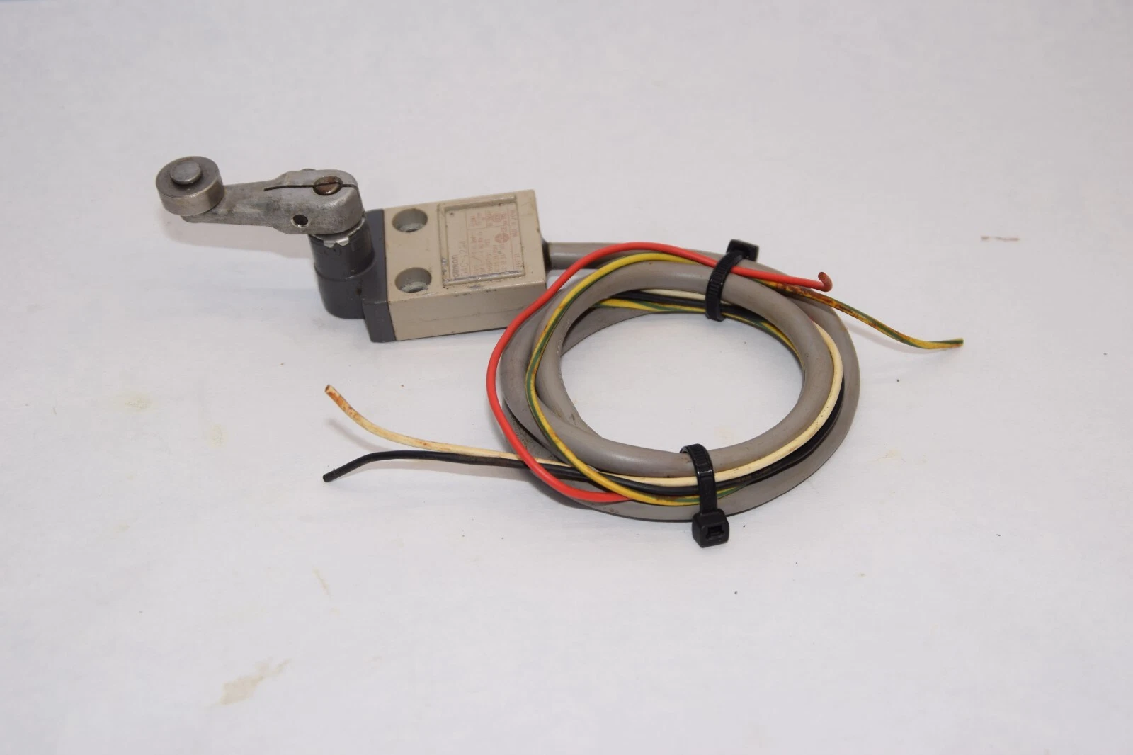 Used OMRON D4C-1224 2A / 250V 2A / 30V Limit Switch