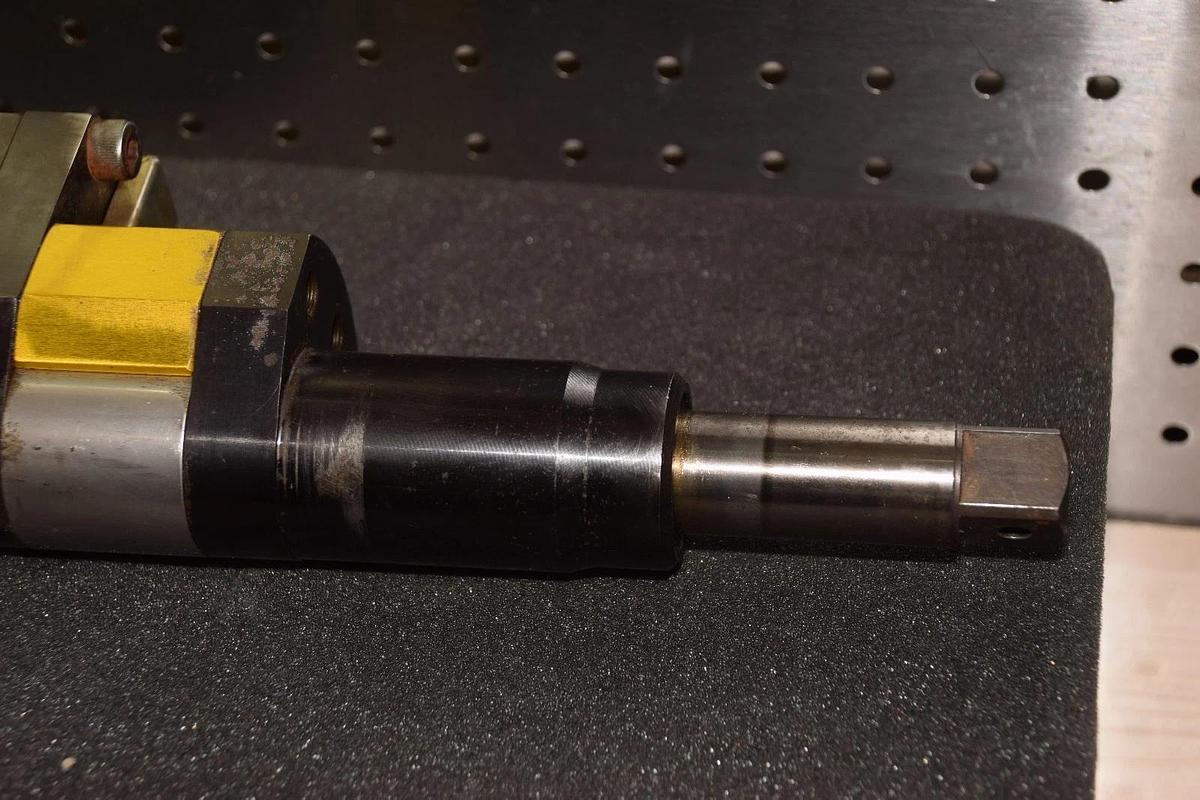 Used ATLAS COPCO BSM 28120A-R2.5 BSM28120A-R2.5 QMR62-46-ROT 41V 7000rpm SERVO MOTOR