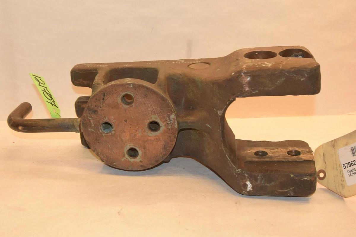 Used GE Connector Pedestal ARC CHUTE Breaker 579629  MAGNE-BLAST  Circuit Breaker