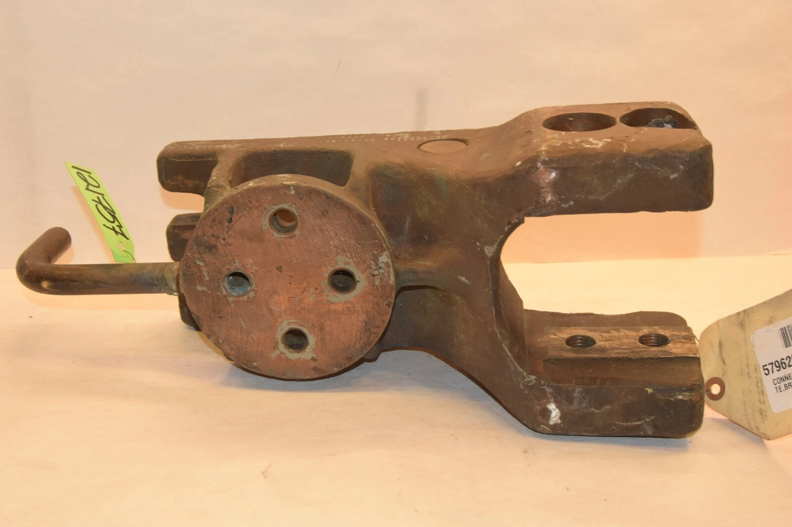 Used GE Connector Pedestal ARC CHUTE Breaker 579629  MAGNE-BLAST  Circuit Breaker