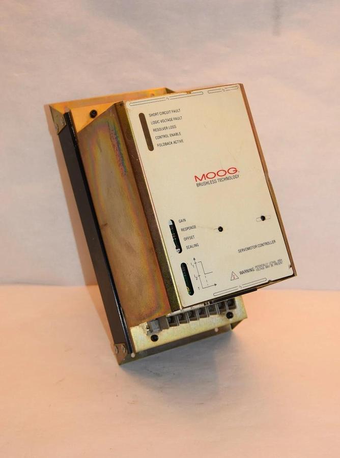 Used MOOG Servo Motor Control Drive 152D423 10A Cont. 20A Peak