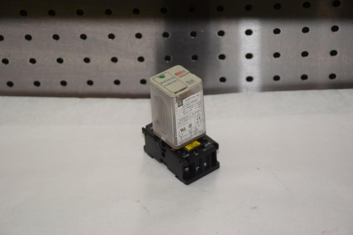 Used TELEMECANIQUE RUN21D21 BD 24VDC 240VAC  RELAY WITH RUZ1D 10A 400VAC RELAY BASE