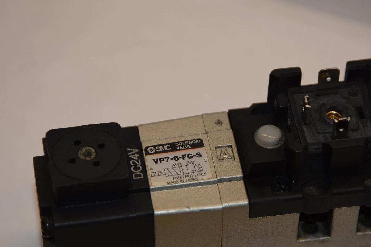 Used SMC VP7-6-FG-S VP76FGS 24VDC SOLENOID VALVE