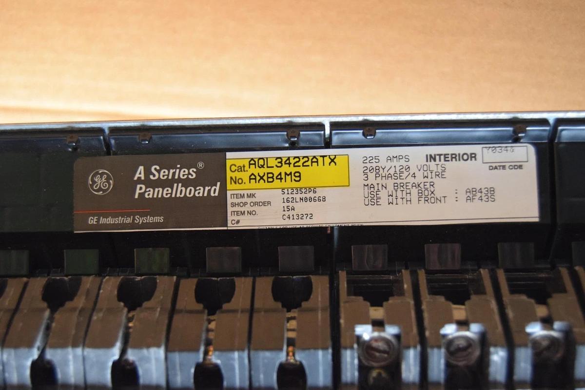 Used General Electric GE A Series 225A Panelboard Interior AQL3422ATX AXB4M9 3ph 4w