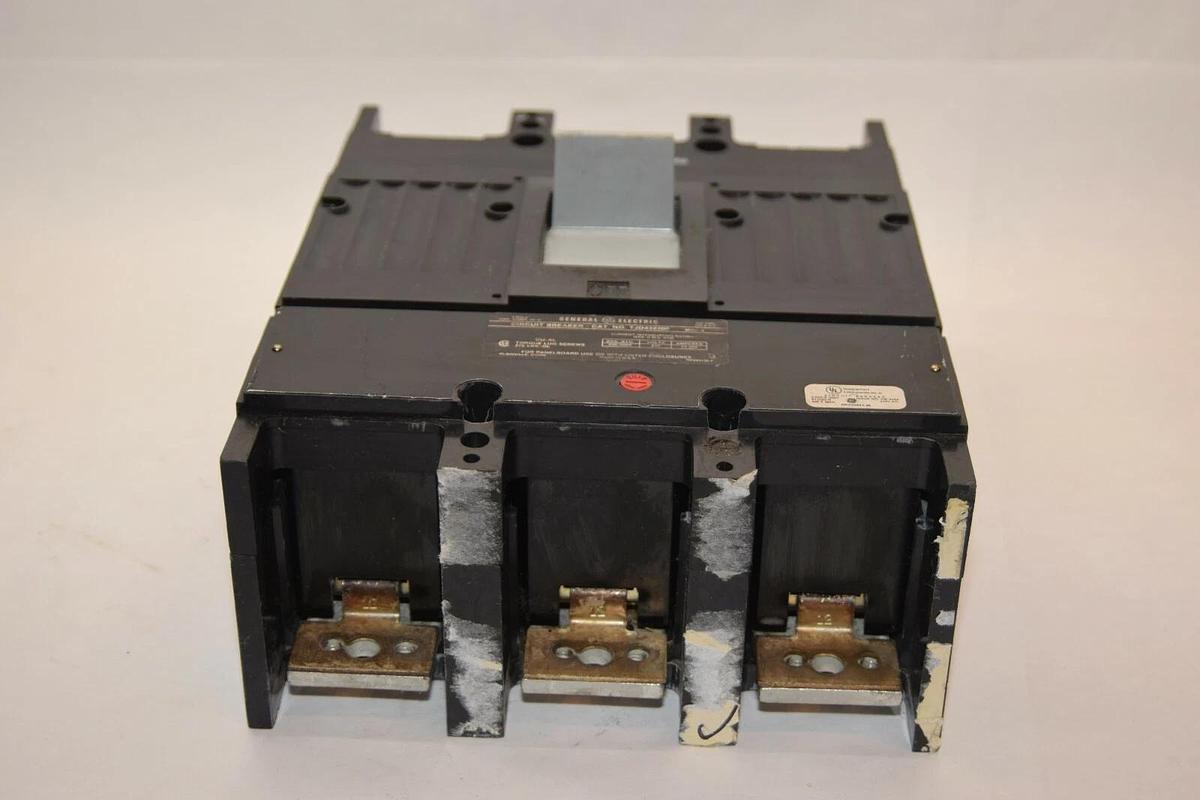 Used GENERAL ELECTRIC TJD432300 E11592-R 300A 300 A Amp 240V Circuit Breaker