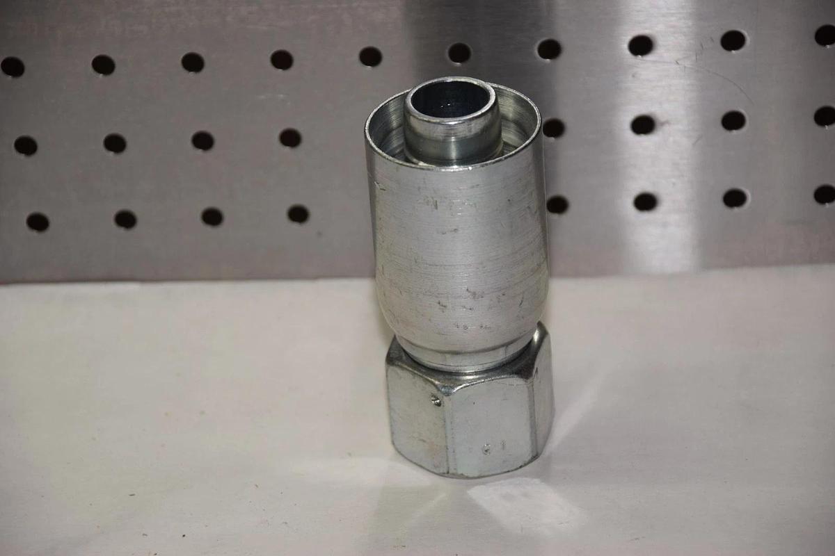 (New) Parker  Fitting P77-16 1" Hose X 1" Female  77-16 OF7S11 CF7S11