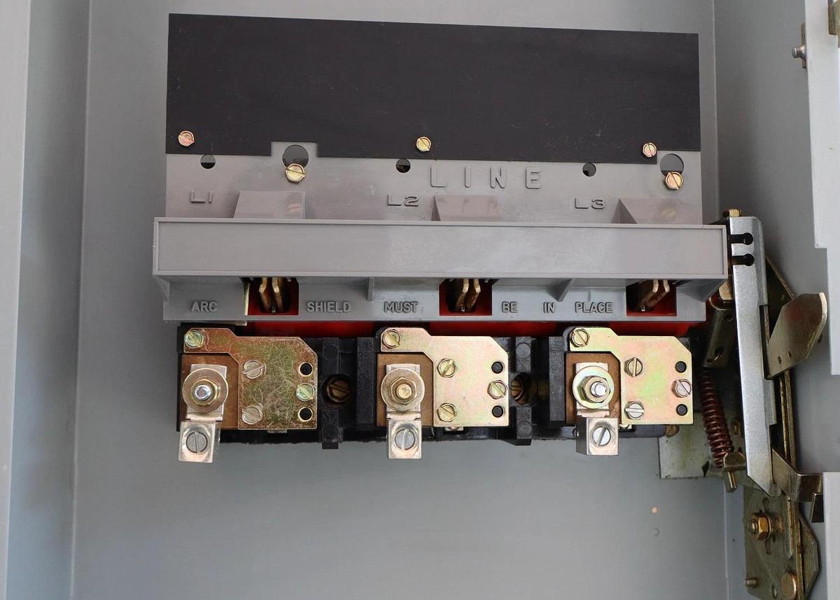 GE 100A Disconnect Safety Switch Non-Fusible THN3363CL 100 AMP (New)