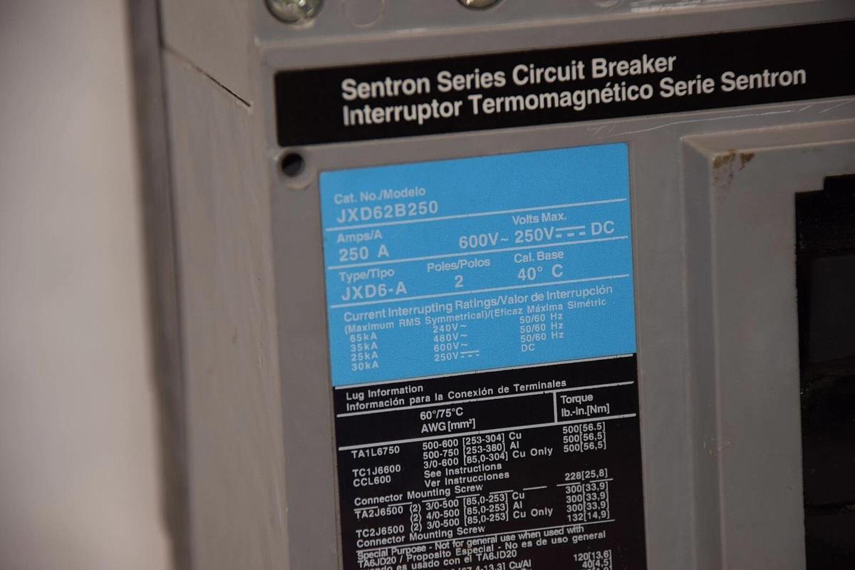 Used Siemens Sentron Circuit Breaker JXD62B250 250 Amp 250A 2p 600v JXD6-A 250a trip