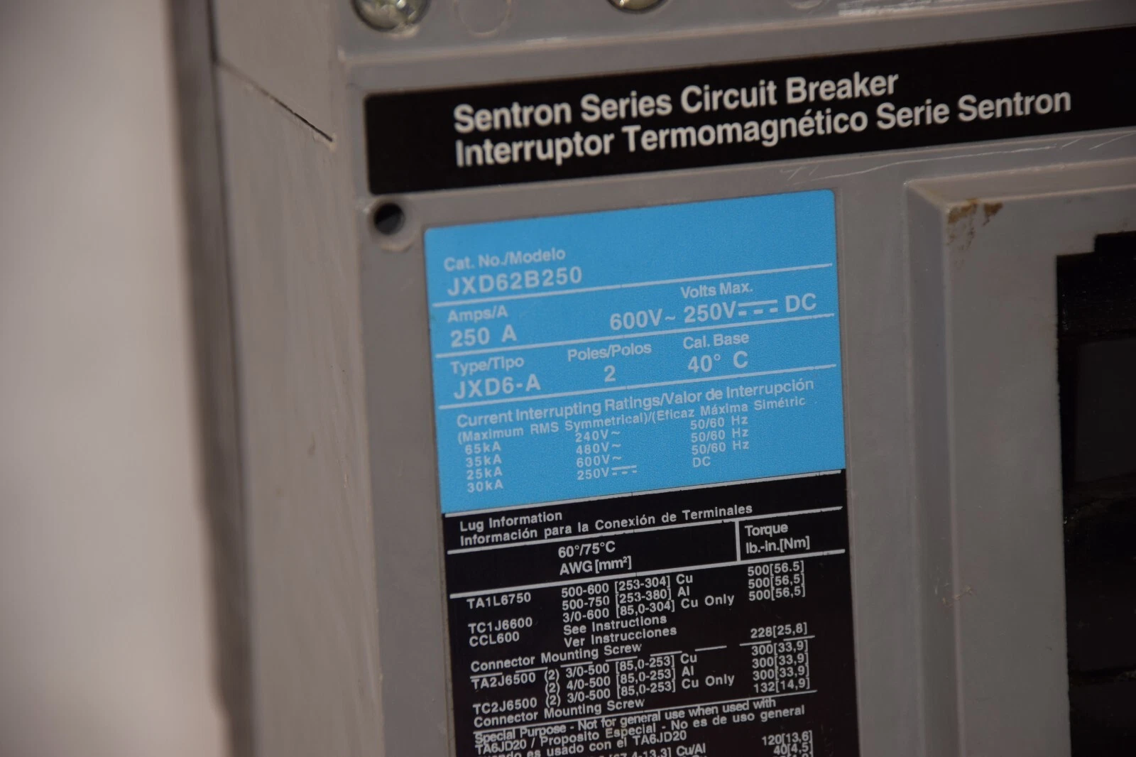 Used Siemens Sentron Circuit Breaker JXD62B250 250 Amp 250A 2p 600v JXD6-A 250a trip