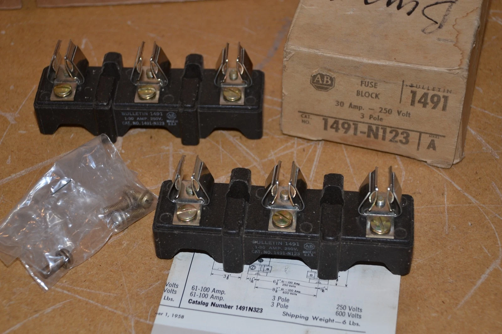ALLEN BRADLEY 1491-N123 1491N123 SERIES A 30A 250V 3P FUSE BLOCK NEW