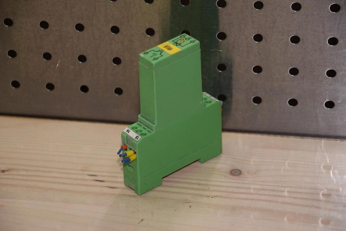 Used PHOENIX CONTACT EMG 17-0V-24DC/60DC/3 EMG170V24DC/60DC/3 MODULE