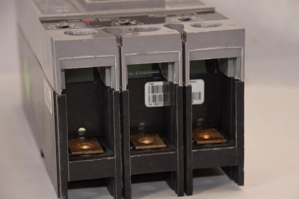 Used SIEMENS / SENTRON HHFXD63B150 150A Amp Series A 600V 3Pole Circuit Breaker