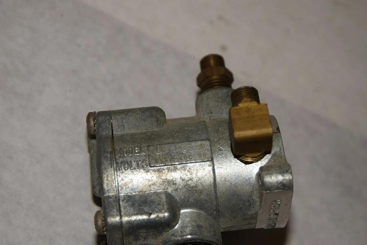 Used VALVAIR BELLOWS LC 33 B LC33B LC33 B 115V Pilot Valve Solenoid Valve