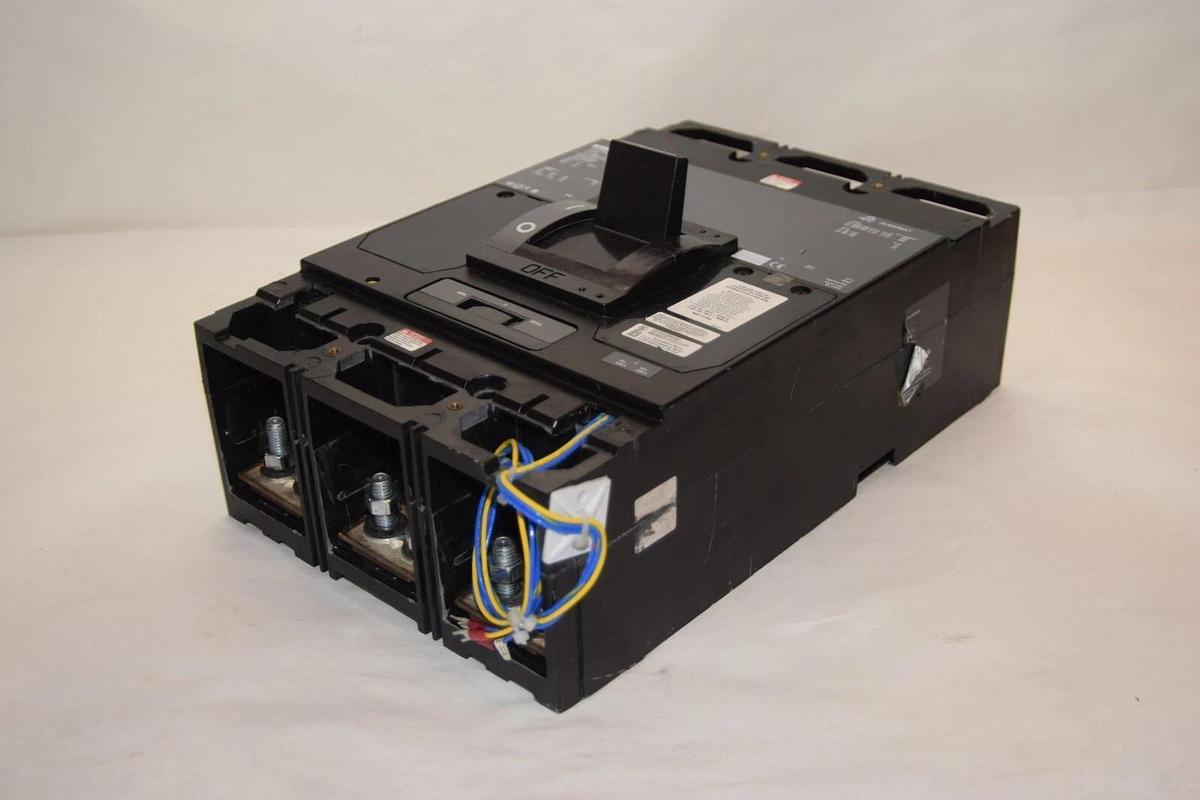 Used Square D MH 800A 800 Amp A Circuit Breaker 12-718001-37 1271800137 MH800A