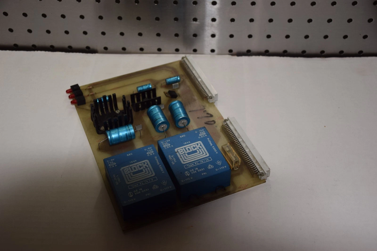 Used BLOCK 2352C / 3341C 2352C3341C 110V / 220V POWER SUPPLY CARD
