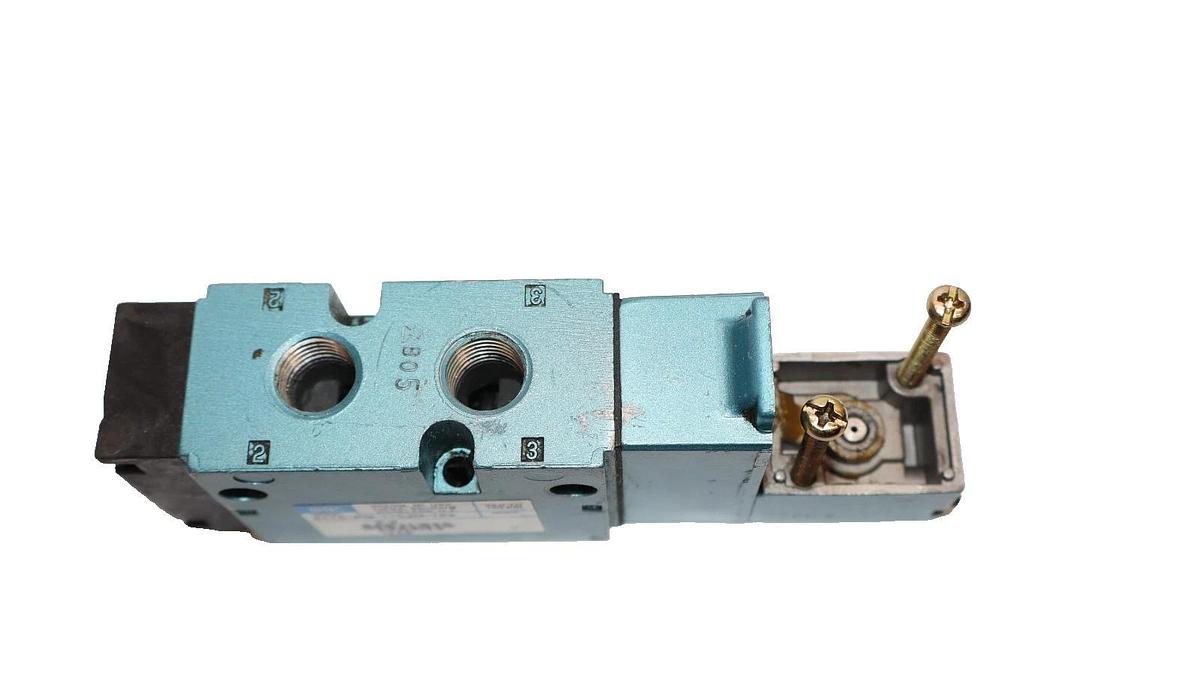 Used Mac Solenoid Valve 811C-PM-110JM-152 150psi 811CPM110JM152