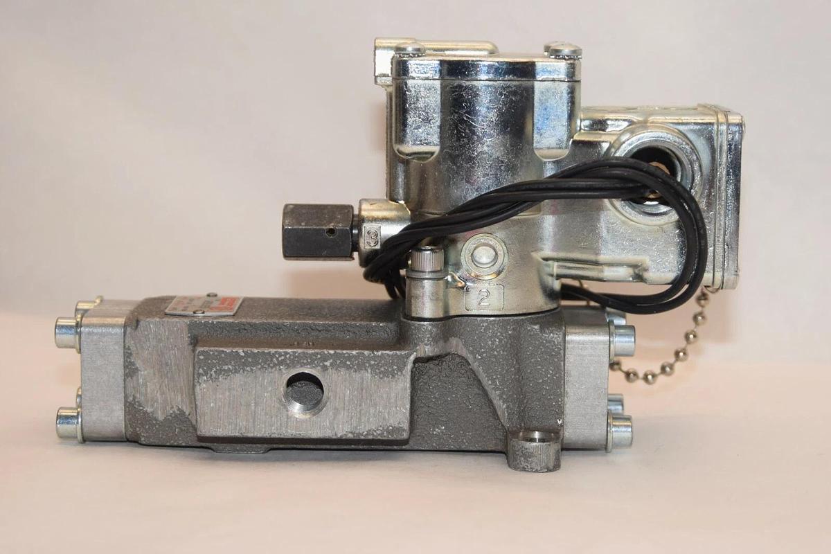 (NEW) SCHRADER BELLOWS L4852610253 120/110V 12W 140psi Solenoid Valve