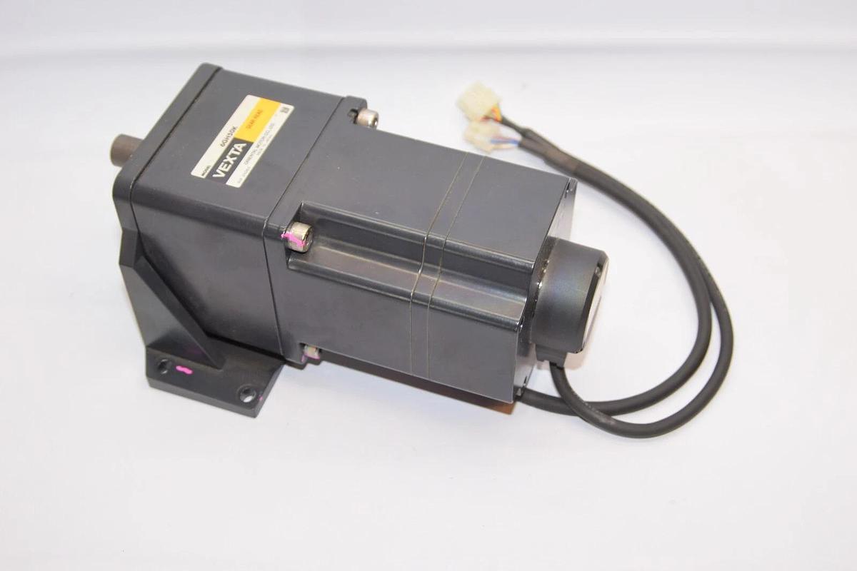 Used ORIENTAL MOTOR BXM6400M-GH 400W 3000r/min Vexta DC Motor 6GH50K Gear Head