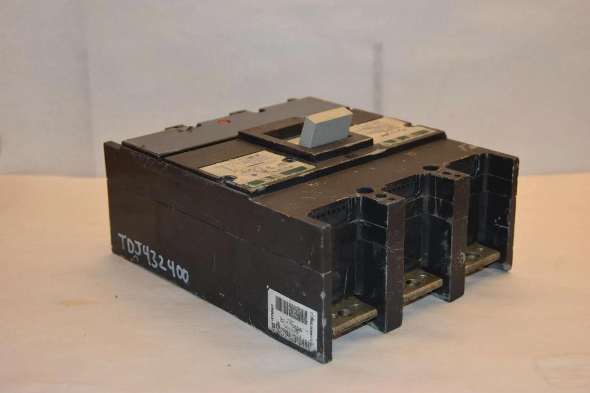 Used GE TJD422250 250A 240Vac 250Vdc 2 Pole Industrial Circuit Breaker